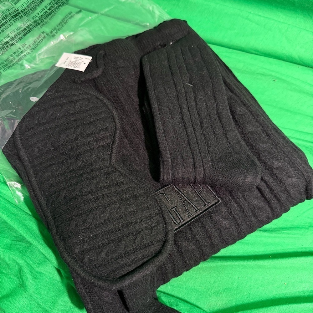 NWT Gap CashSoft Cold Weather Travel Set Black